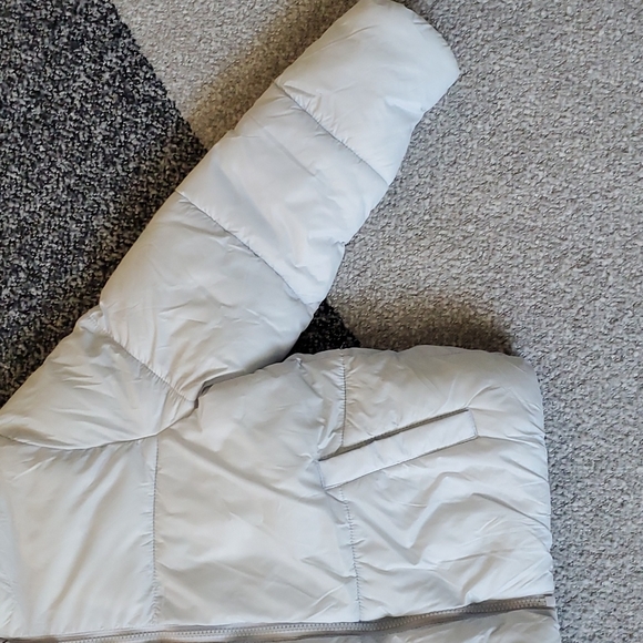 Old Navy kids puffer jacket - Picture 2 of 6